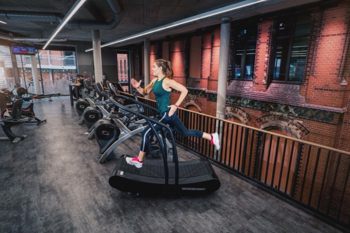 Abnehmen mit Cardio Woodway im Prime Time Fitness Hafencity Abnehmen mit Cardio Woodway im Prime Time Fitness Hafencity
